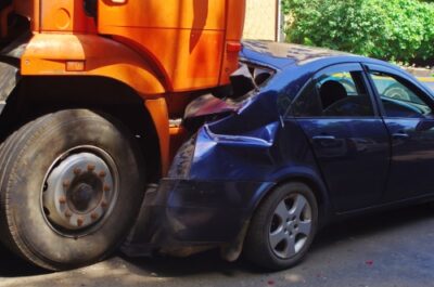 Consejos de Seguridad al Manejar Cerca de Camiones Grandes
